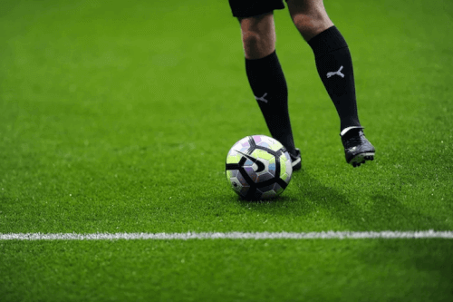 Au-delà des strass et des paillettes : plongée dans la réalité salariale du football professionnel