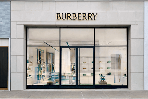 Burberry, icône du luxe britannique : de la haute couture à la haute durabilité