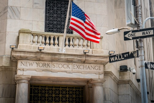 Wall Street plonge dans le rouge, plombée par les craintes de récession